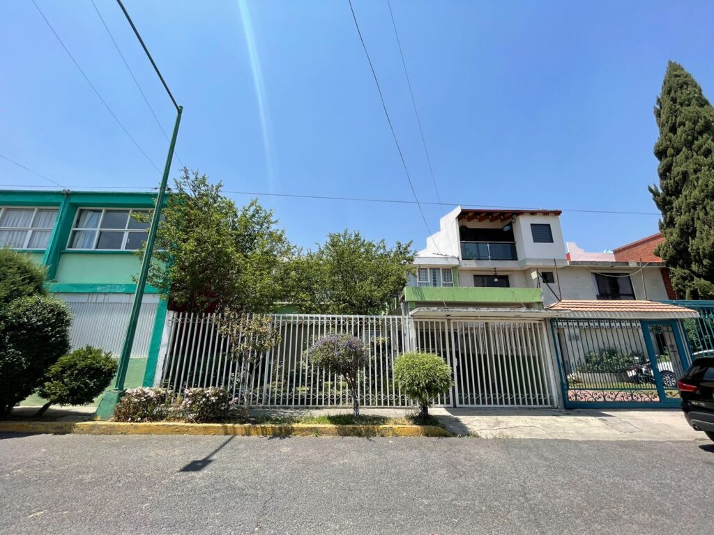 CASA SOBRE AVENIDA EN VENTA, COL. MORELOS, TOLUCA CENTRO